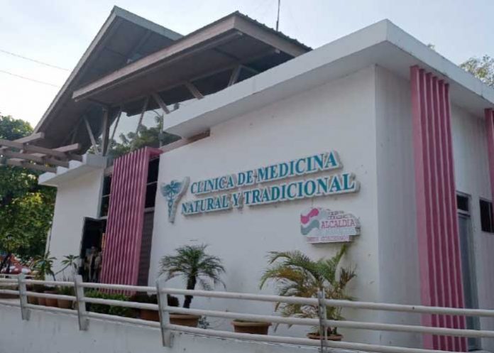 Delegación del gobierno visita Clínica de Medicina Natural y Tradicional de Managua