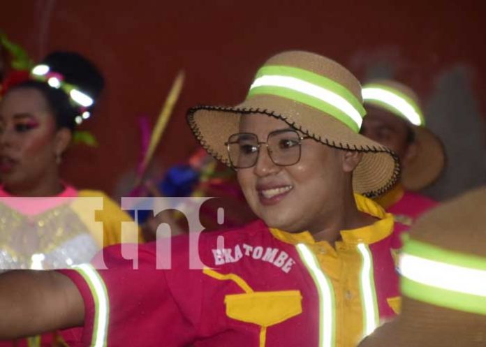 Realizan 'Carnaval Verano de Amor 2023' en Granada