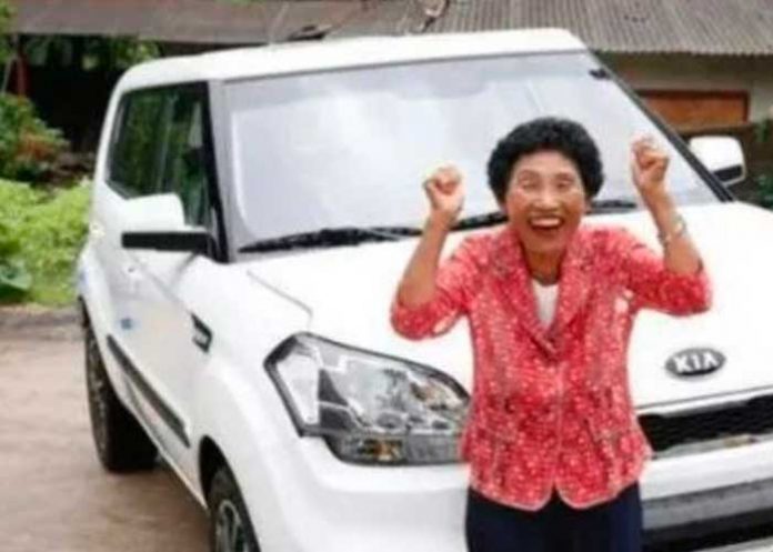 Mujer se hace viral por pasar su examen de manejo