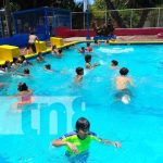 Familias siguen disfrutando de este verano en las piscinas de Xilonem Familias siguen disfrutando de este verano en las piscinas de Xilonem