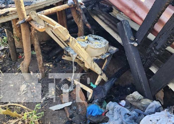 Fuerte llamas reducen a ceniza vivienda en la ciudad de León 