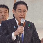 Evacuan a primer ministro japonés tras explosión en un mitin político