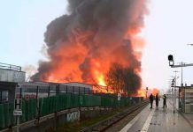 Se desata una nube de gases tóxicos tras un incendio en Hamburgo, Alemania Se desata una nube de gases tóxicos tras un incendio en Hamburgo, Alemania