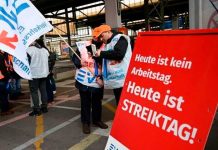 Exigiendo mejores salarios trabajadores el sector transporte inician huelga en Alemania Exigiendo mejores salarios trabajadores el sector transporte inicia huelga en Alemania