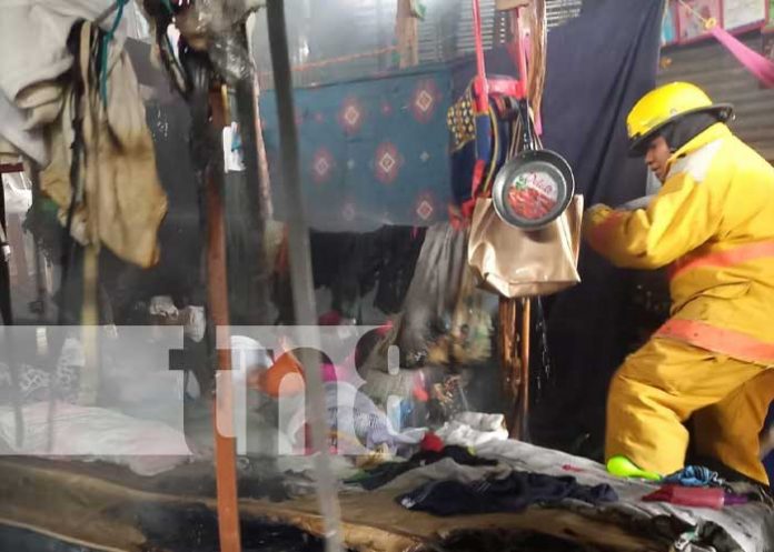 Foto: Fuerte incendio en una vivienda de Camoapa, Boaco / TN8