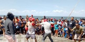 Una avalancha de turistas visitan la playa Santa Cruz en Ometepe