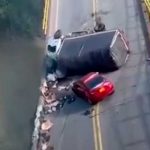 ¡Impresionante! Colapsó un puente en Colombia y dejó al menos 15 heridos ¡Impresionante! Colapsó un puente en Colombia y dejó al menos 15 heridos