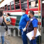 ¡Qué horror! Anciano se desploma y muere dentro de un bus de Managua Foto: Anciano fallece dentro de un bus de la ruta Tipitapa-Managua / TN8