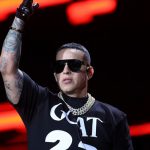 Daddy Ynakee la sigue rompiendo y hace historia con su exito , "Gasilona"