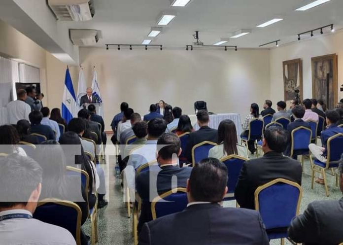 econn-3 Foto: Convenio entre BCN y UNI sobre economía y negocios / TN8