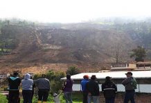 Registran 23 muertos por alud de tierra en Alausí, Ecuador Registran 23 muertos por alud de tierra en Alausí, Ecuador