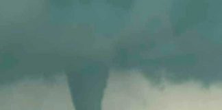 Casi una docena de tornados azotaron Estados Unidos dejando varios heridos