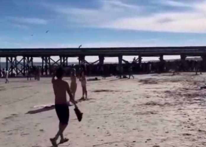 eeuu1 A plena luz del día balacera en playa de Carolina del sur dejó seis heridos