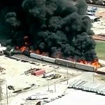 Se descarrilan tres vagones de un tren que transportaba ácido sulfúrico en Illinois Se descarrilan tres vagones de un tren que transportaba ácido sulfúrico en Illinois