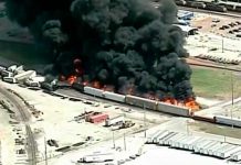 Se descarrilan tres vagones de un tren que transportaba ácido sulfúrico en Illinois Se descarrilan tres vagones de un tren que transportaba ácido sulfúrico en Illinois