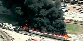 Se descarrilan tres vagones de un tren que transportaba ácido sulfúrico en Illinois