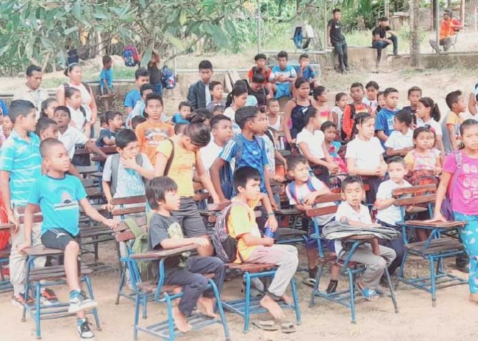 Gobierno de Nicaragua rehabilita Centro Escolar, Emmanuel en Bambana, Rosita