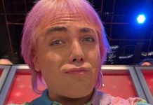 ¡Flash, la chica del bikini azul! Christian Castro se desnudó y enseñó su “pajarito”
