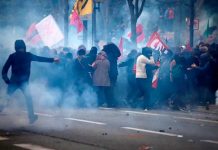 Miles protestan de nuevo en Francia contra impopular reforma de pensiones Miles protestan de nuevo en Francia contra impopular reforma de pensiones