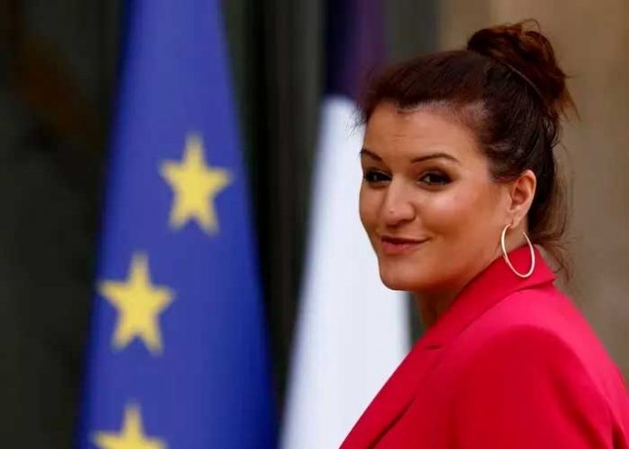 Polémica en Francia por las poses eróticas de una ministra en Playboy