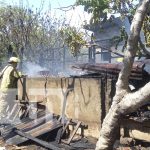 «Martes de pesadilla» Familia pierde todo tras un incendio en Managua Feroz incendio consume una vivienda en el barrio Domitila Lugo, Managua