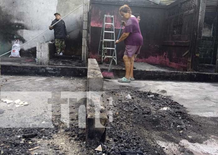Foto: Familias que perdieron todo por el voraz incendio en Las Américas III, Managua, surgen de las cenizas / TN8