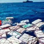 Hallan dos toneladas de "perico" flotando en la costa de Sicilia, Italia
