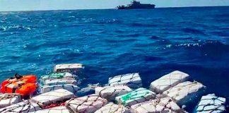 Hallan dos toneladas de "perico" flotando en la costa de Sicilia, Italia