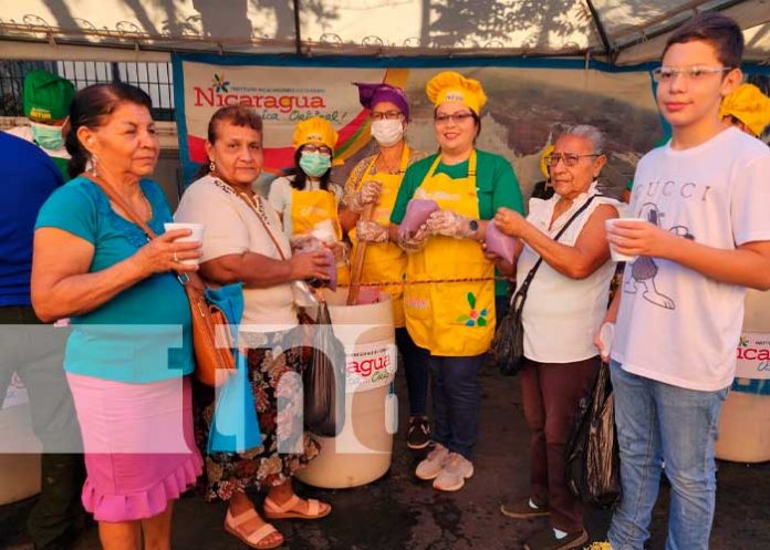 Disfrutan de la tradicional chica en honor a San Benito de Palermo, en León