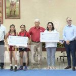 Lotería cumple: IND y MIFAM reciben utilidades de abril en Nicaragua Foto: Entrega de utilidades de abril de Lotería Nacional para IND y MIFAM Nicaragua / TN8