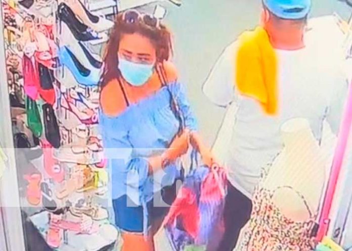 managua1 Cajera se pone viva y frustra robo en tienda de multicentro Las Américas