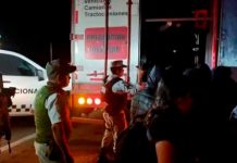 Rescatan a 209 migrantes abandonados dentro de un tráiler en Veracruz