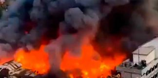 "Lenguas de fuego" devoran uno de los mercados más grande de Bangladés