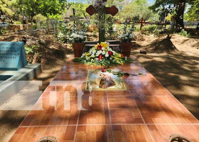 Familia da cristiana sepultura a la Dra. Aracely Varela Bonilla