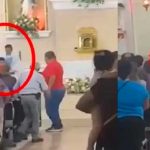 Se puso Batman: Sacerdote saca a empujones a sujeto que hacía el «despelote» Sacerdote de Sinaloa saca a empujones a un sujeto escandaloso