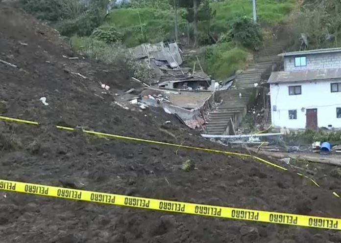 Crece la cifra de muertos por alud de tierra en Alausí, Ecuador