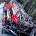 Bus cae en el cauce de un río en Perú dejando 10 muertos y 25 heridos Bus cae en el cauce de un río en Perú dejando 10 muertos y 25 heridos