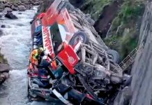 Bus cae en el cauce de un río en Perú dejando 10 muertos y 25 heridos Bus cae en el cauce de un río en Perú dejando 10 muertos y 25 heridos