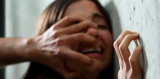 Adolescentes violaron a dos niñas afuera de un restaurante en Reino Unido