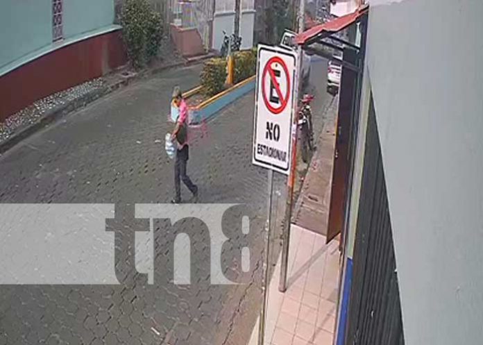 Foto: Robo de casco de moto a plena luz del día en Juigalpa, departamento de Chontales / TN8