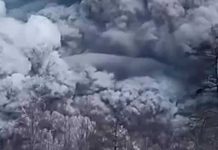 Volcán en Rusia expulsa apocalíptica nube de ceniza tras entrar en erupción Volcán en Rusia arroja apocalíptica nube de ceniza tras entrar en erupción