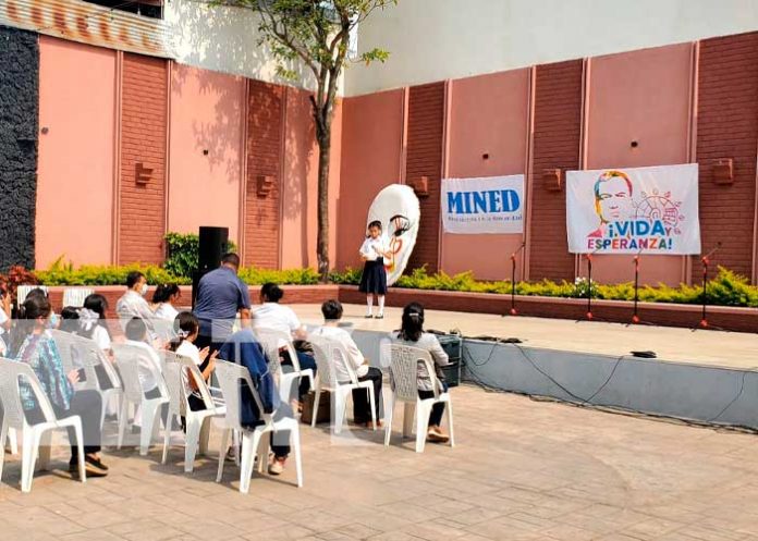 steli2 La comunidad educativa de Estelí celebró el día nacional del Libro
