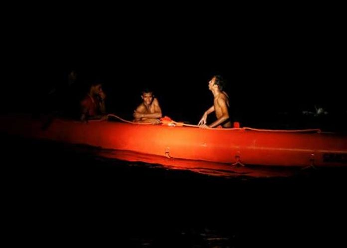 Desaparecen al menos 20 personas por naufragio en Túnez