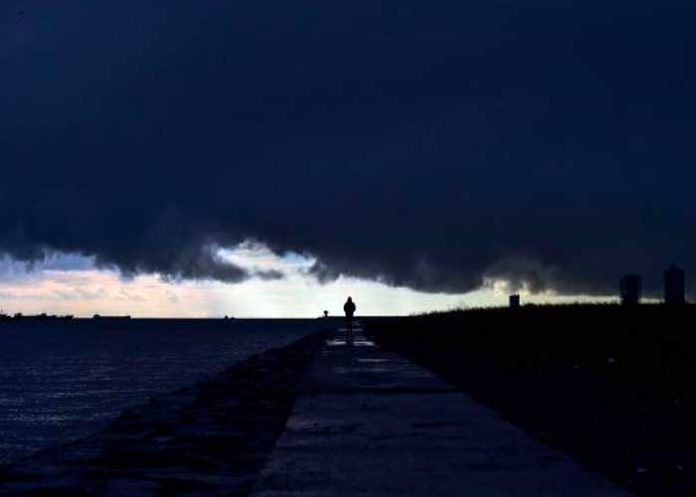 ¡Escalofriante! Gigantesca y extraña nube convirtió el día en noche en Estambul