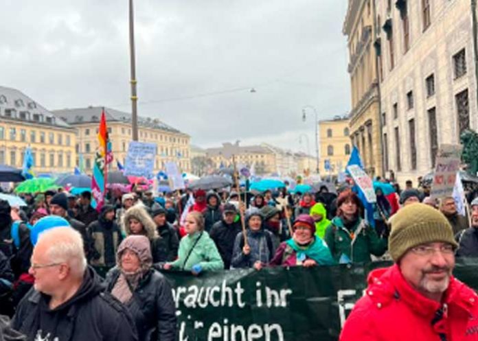 ucrania1 Concentración masiva en Berlín contra el suministro de armas a Ucrania