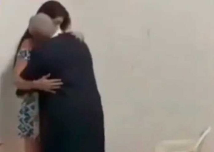 ¡Como Dios manda! Captan a cura 