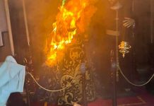 Arde la imagen de la Virgen de los Desconsuelos durante el besamanos en España Desalojan iglesia en España tras arder una imagen de la Virgen