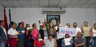 Foto: Programa Adelante entrega créditos a 13 protagonistas de León / Cortesía