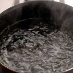 «Quiere tanto» a su yerno que le echa agua hirviendo porque le pedía mucha «hartazón» "Quiere tanto" a su yerno que le echa agua hirviendo porque le pedía mucha "hartazón"