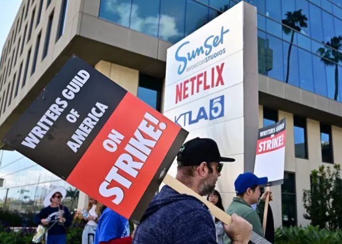 1 Cómo afecta la huelga de guionistas a Stranger Things, Cobra Kai y a otras series